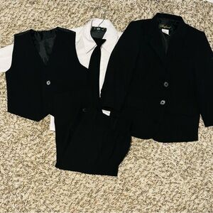 5 pieces kid suit (size 2)